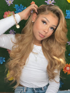 https://cdn.shopify.com/s/files/1/0703/8687/6604/files/Ombre_honey_blonde_lace_wig.jpg?v=1757655732